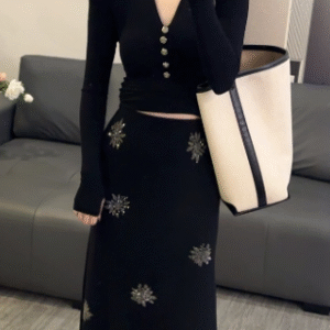 【os&oneshow】2025 autumn v neck long sleeve top & rhinestone skirt set
